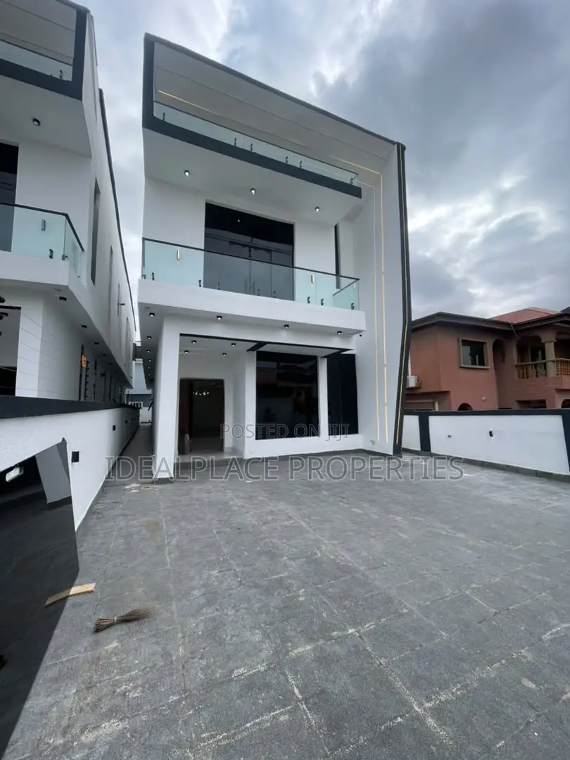 5bdrm Duplex in Ikota for sale in Ikota