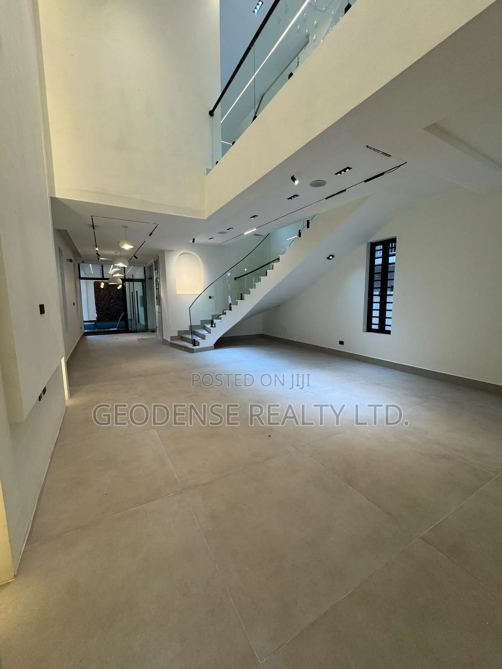 5bdrm Duplex in Lekki Phase 1 for sale in Lekki Phase 1