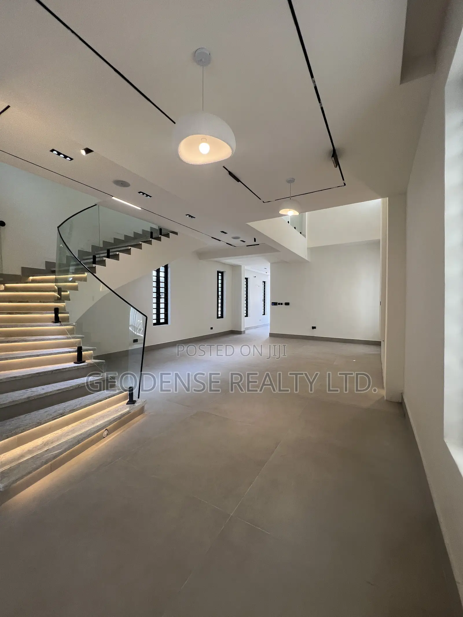 5bdrm Duplex in Lekki Phase 1 for sale in Lekki Phase 1