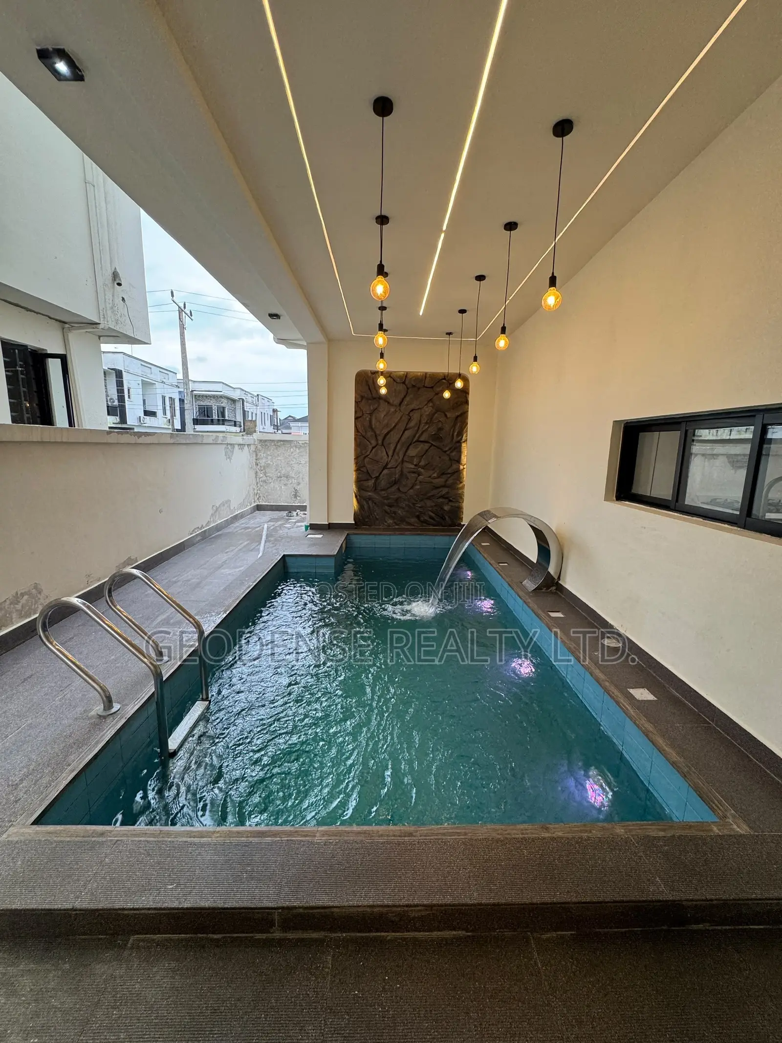 5bdrm Duplex in Lekki Phase 1 for sale in Lekki Phase 1