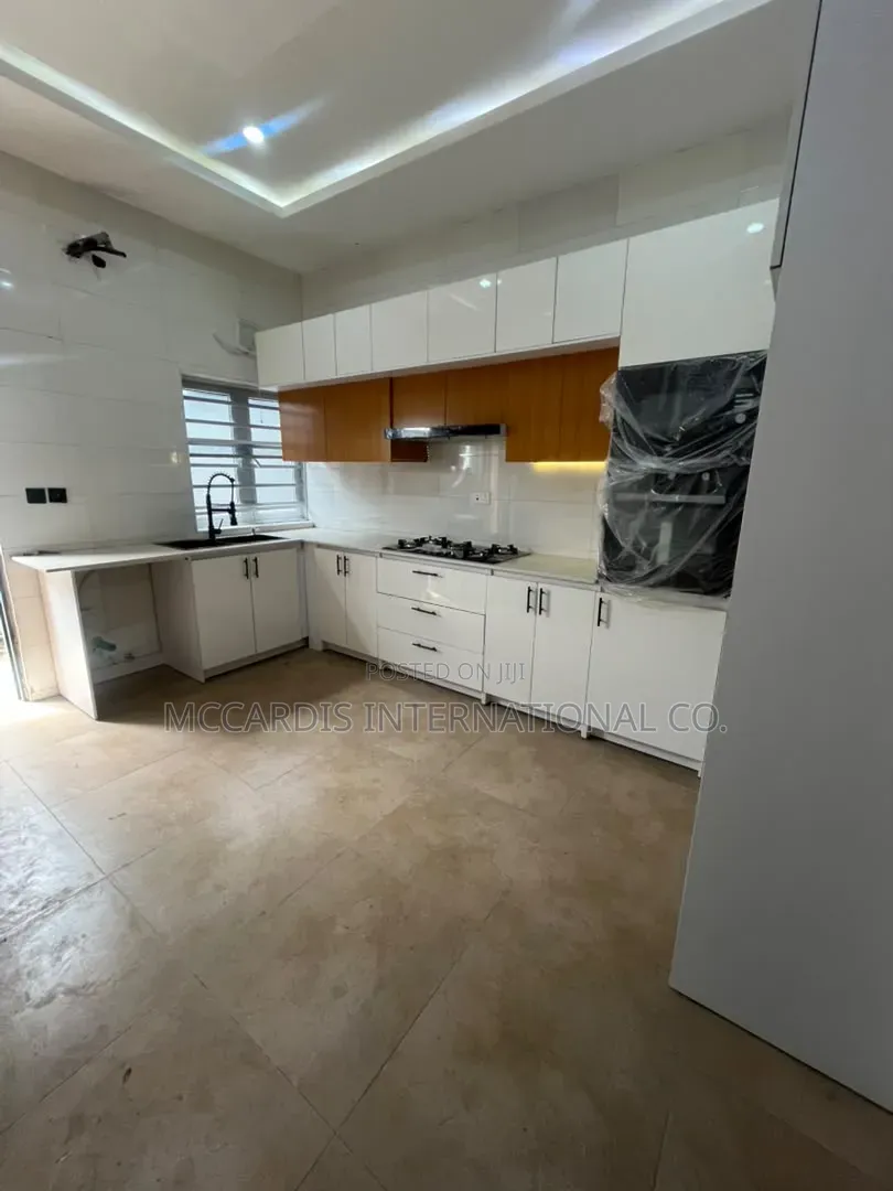1bdrm Apartment in Mobil Road Ajah, Off Lekki-Epe Expressway for rent in Off Lekki-Epe Expressway