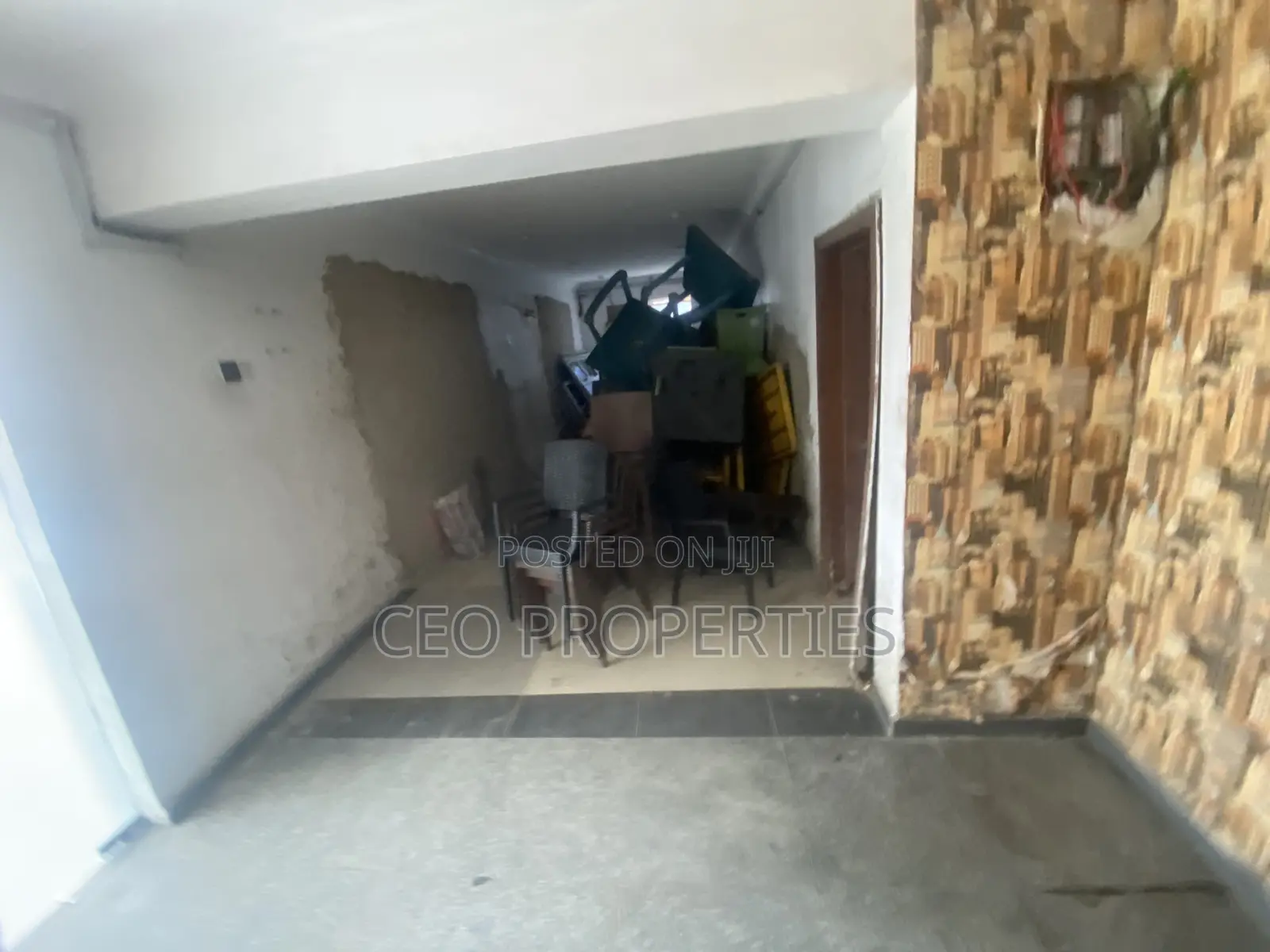 150sqm(up/Down) Space With Car Wash Spot Facing Express 4 Commercial in Sangotedo