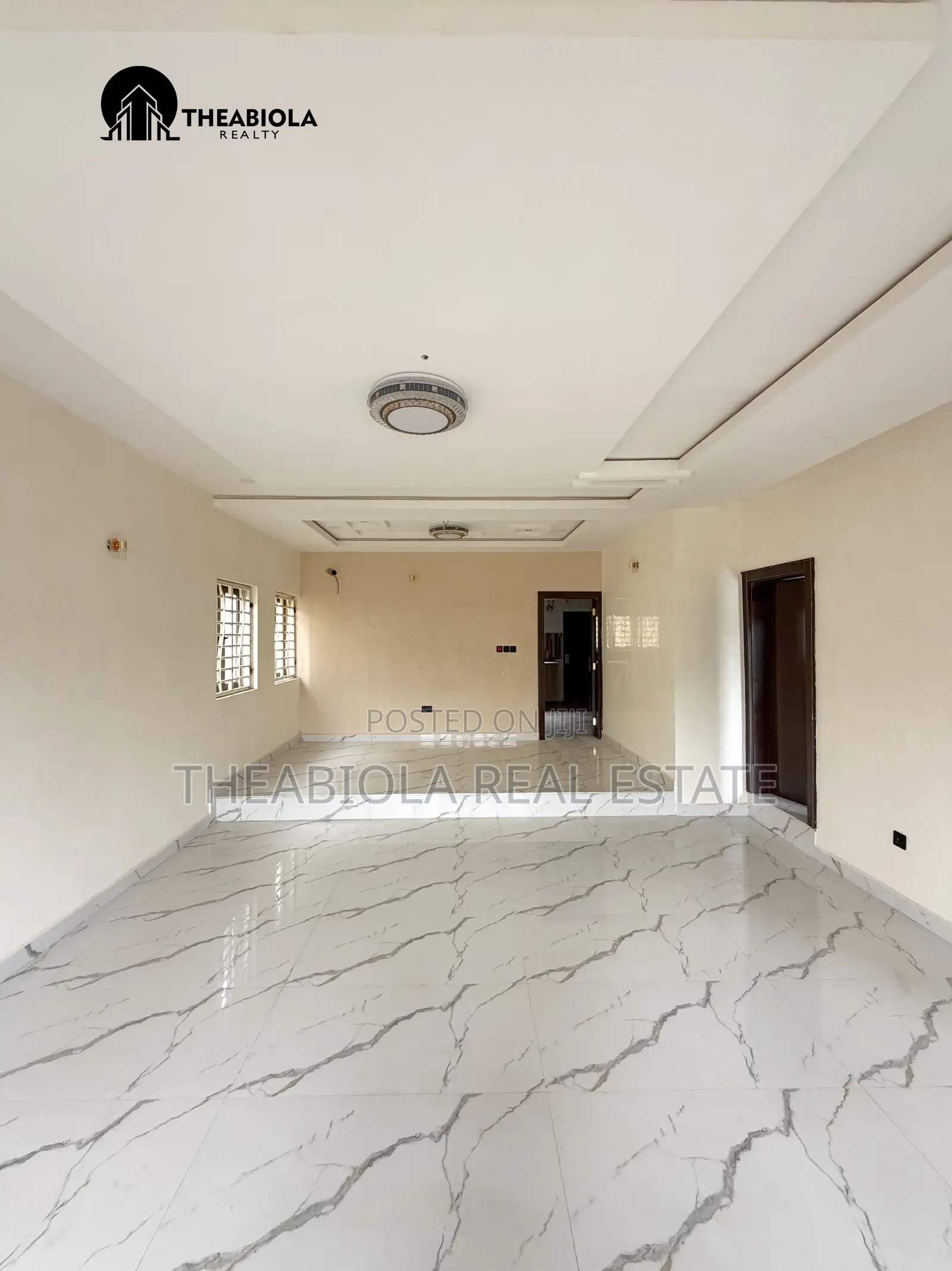 5bdrm Duplex in In A Secured & for sale in Guzape District
