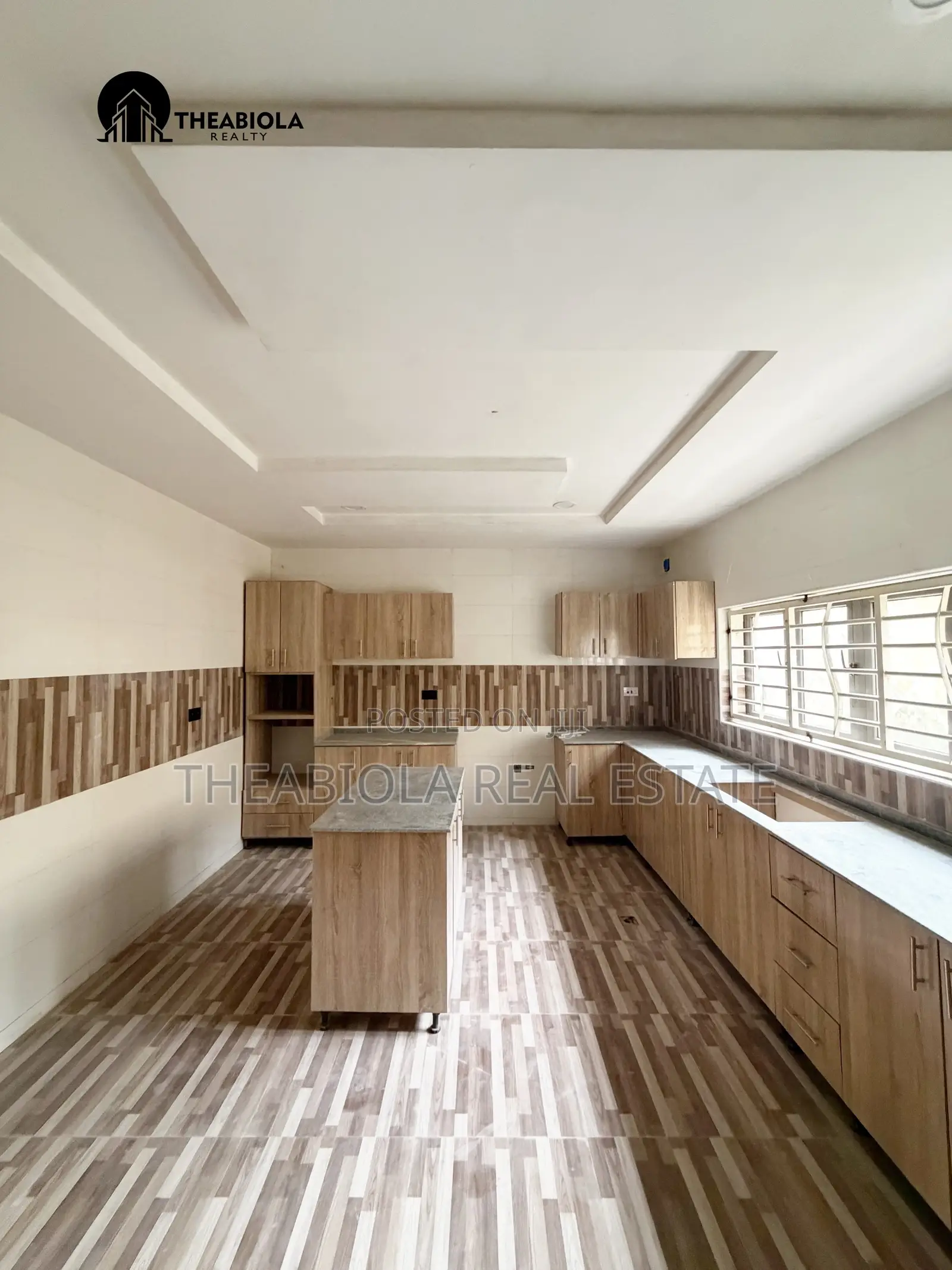 5bdrm Duplex in In A Secured & for sale in Guzape District