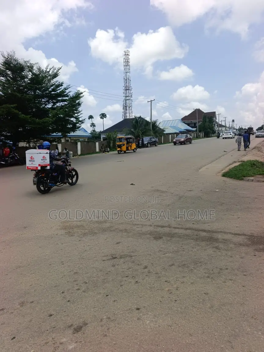 3bdrm Block of Flats in Kaura District. for sale in Kaura