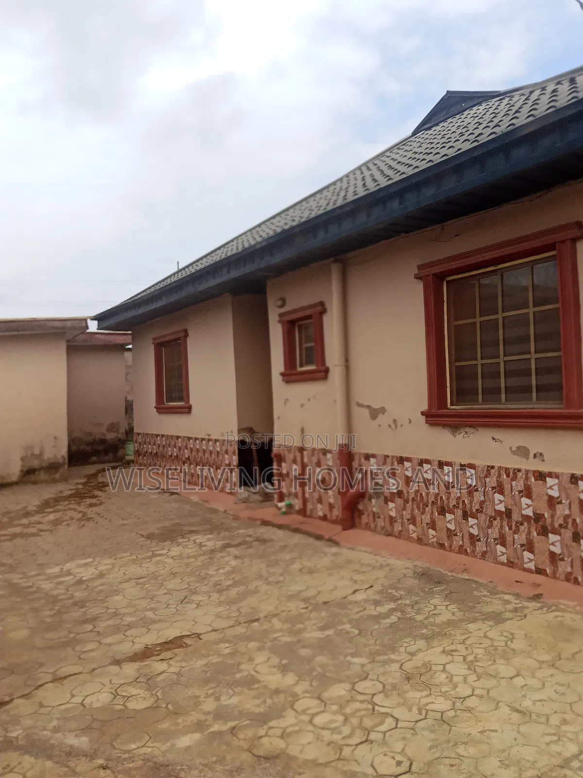 3bdrm Bungalow in Idimu Road Ejiigbo, Ejigbo / Ejigbo for sale in Ejigbo / Ejigbo