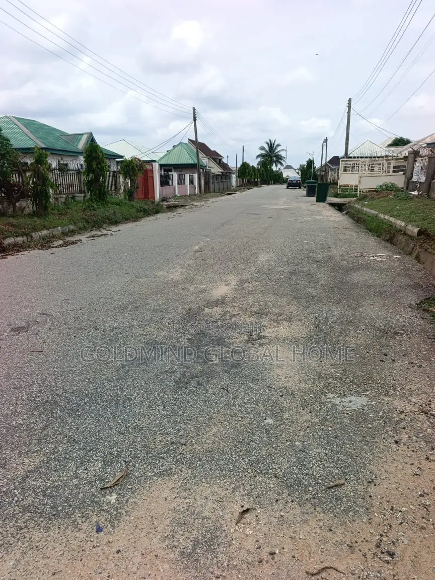 3bdrm Block of Flats in Kaura District. for sale in Kaura