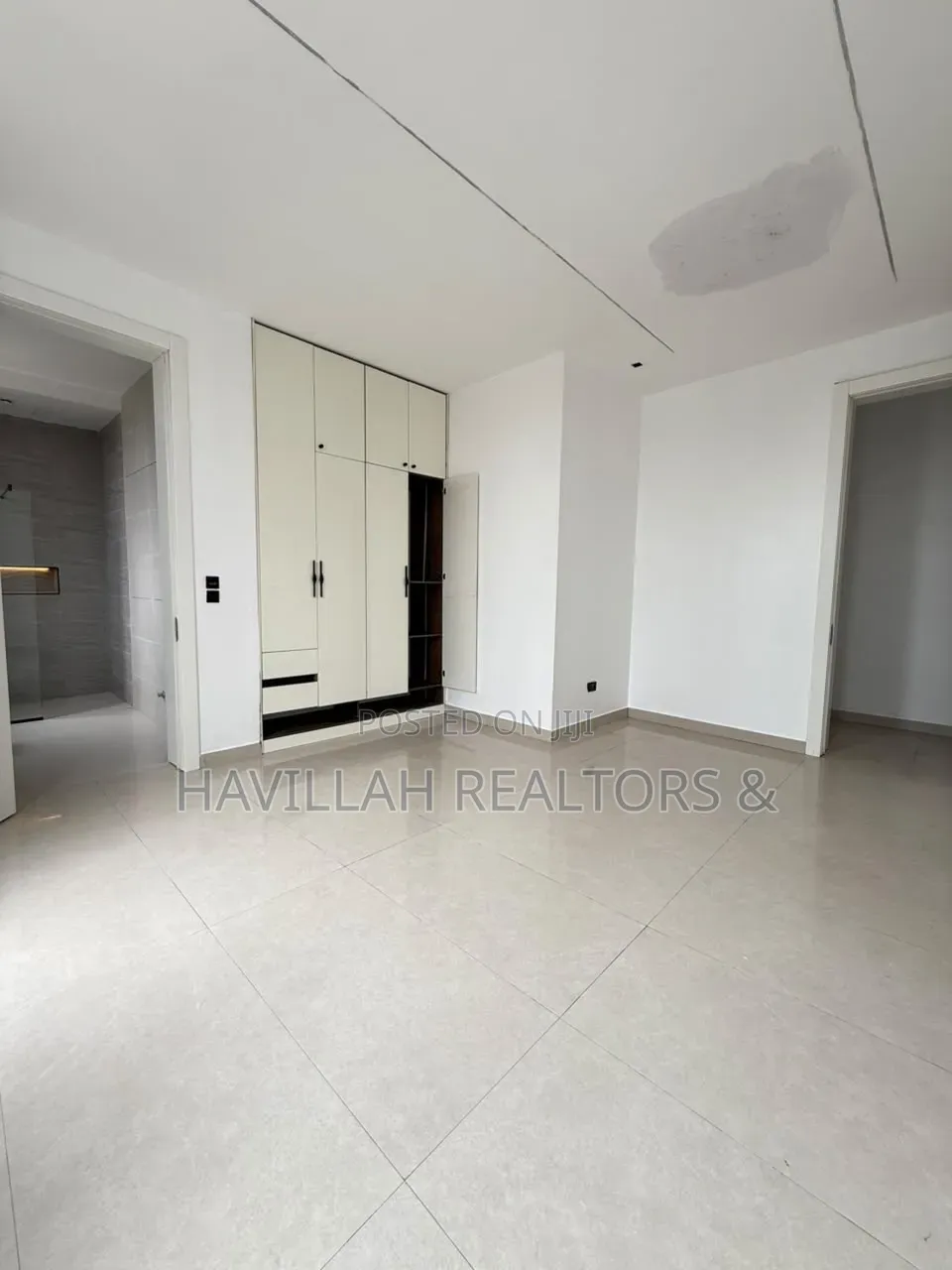 5bdrm Duplex in Ikate for sale in Ikate