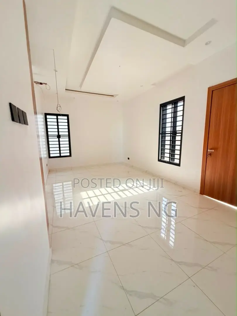 5bdrm Duplex in Omole Phase 1 for sale in Omole Phase 1