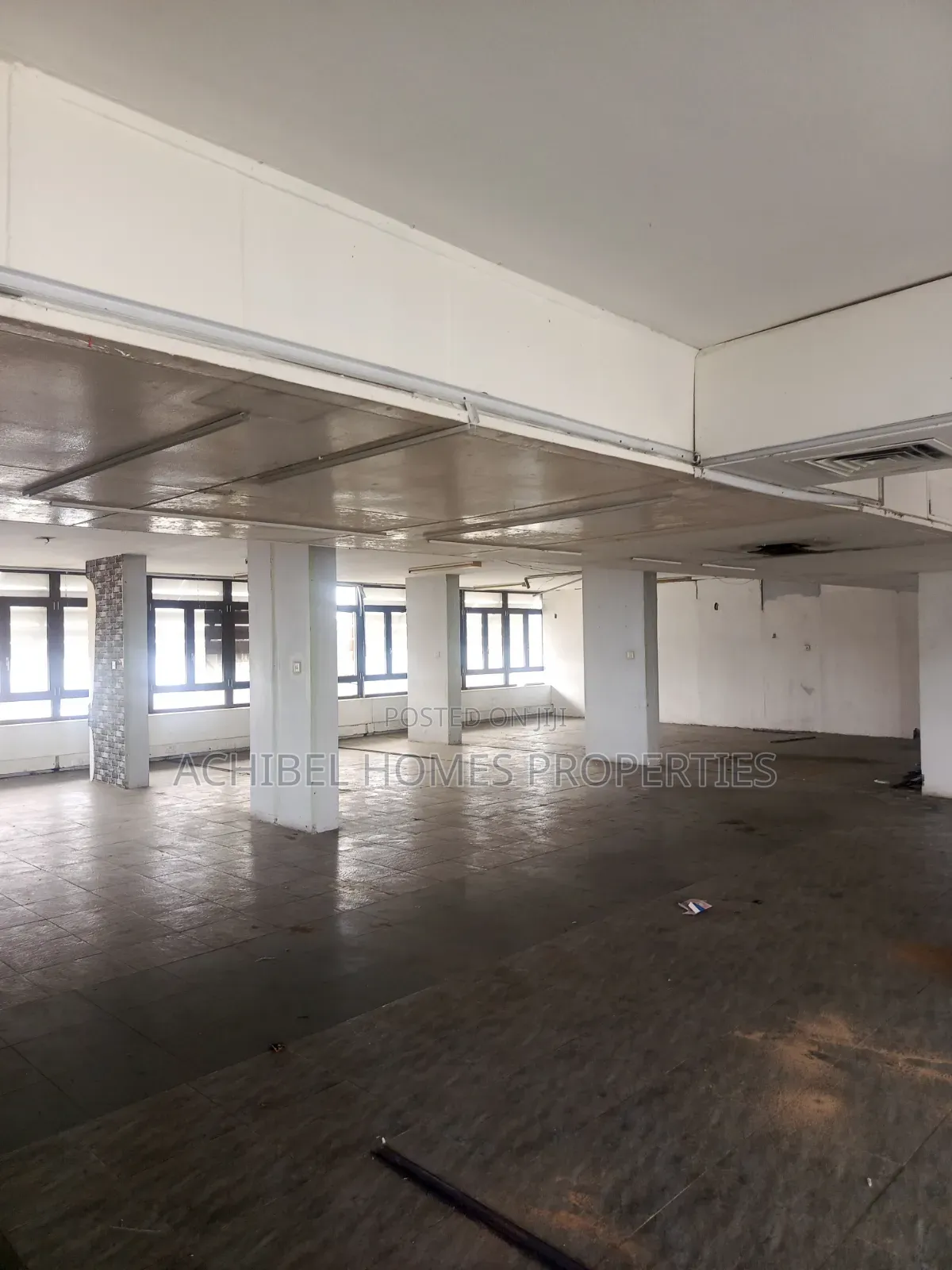194 Square Meter Open Office Space in Lagos Island in Lekki Phase 1