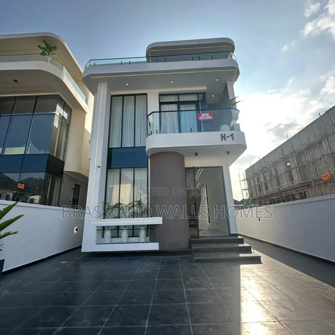 Furnished 5bdrm Duplex in Chevron for sale in Chevron