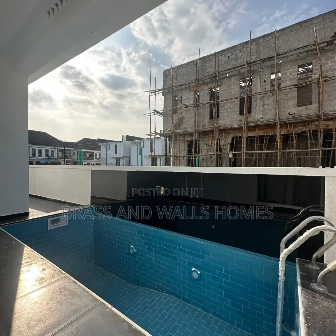 Furnished 5bdrm Duplex in Chevron for sale in Chevron