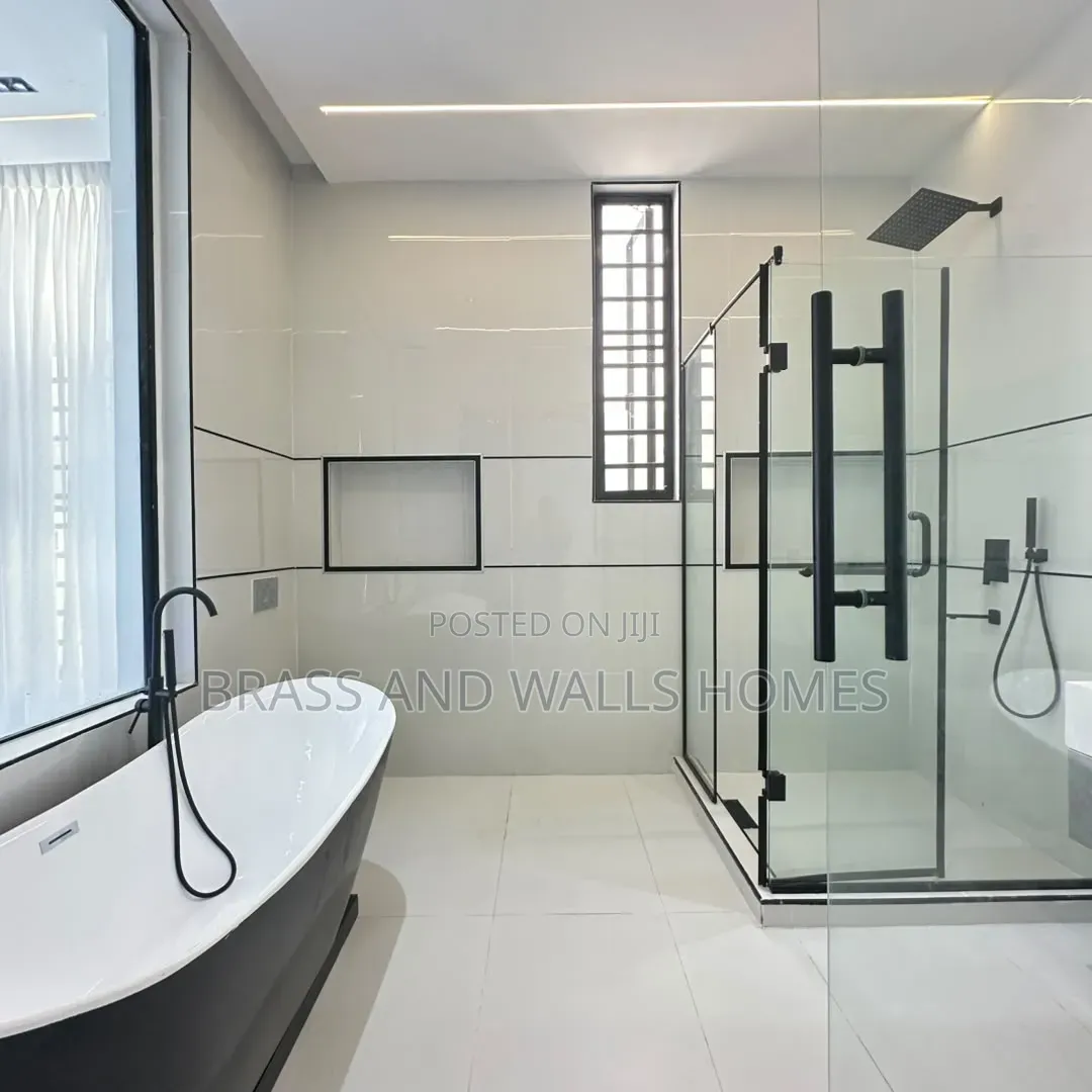 Furnished 5bdrm Duplex in Chevron for sale in Chevron