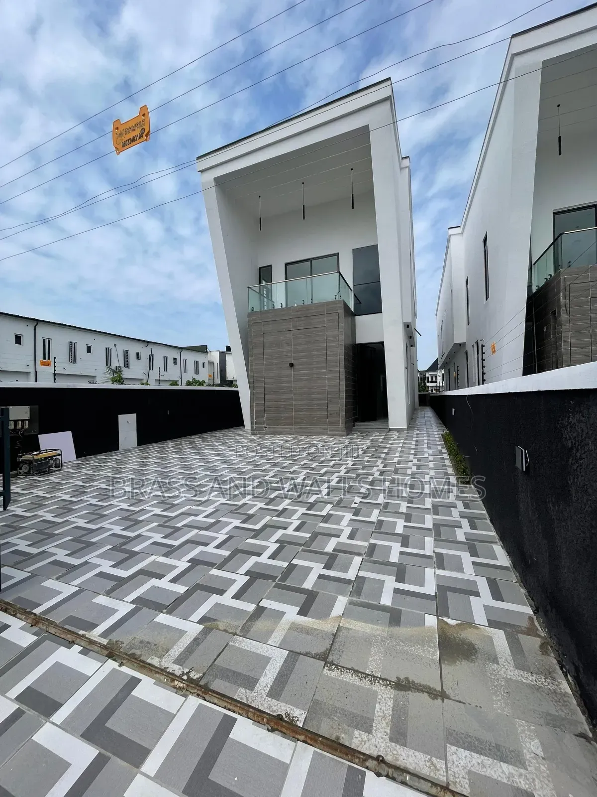 Furnished 5bdrm Duplex in Chevron for sale in Chevron