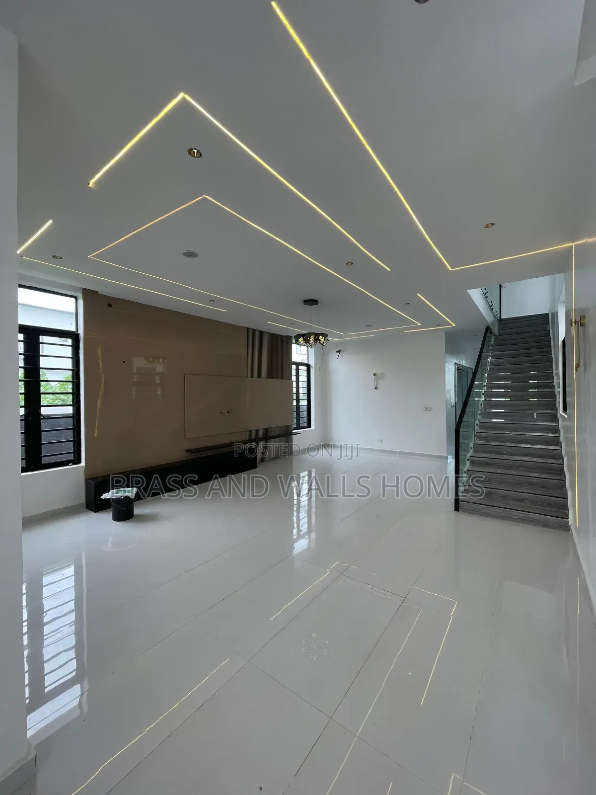 Furnished 5bdrm Duplex in Chevron for sale in Chevron