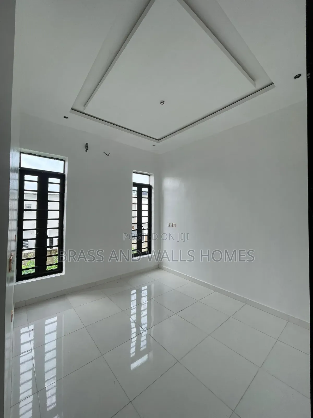 Furnished 5bdrm Duplex in Chevron for sale in Chevron