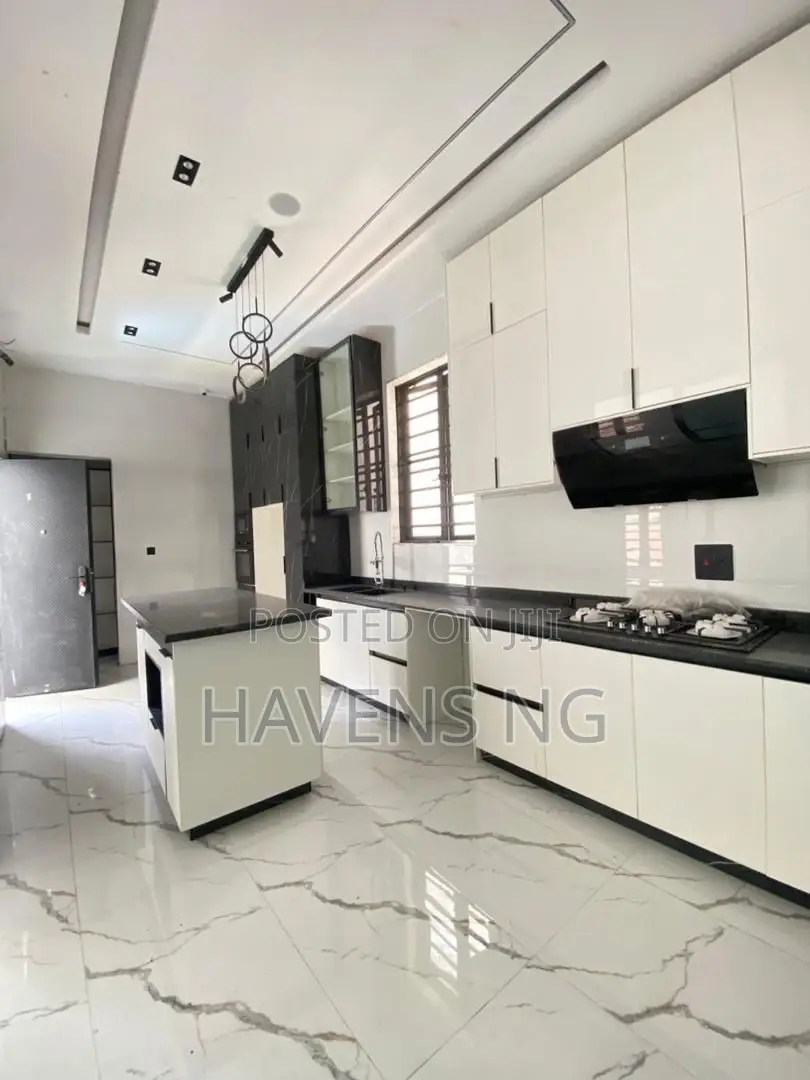 5bdrm Duplex in Ikota for sale in Ikota