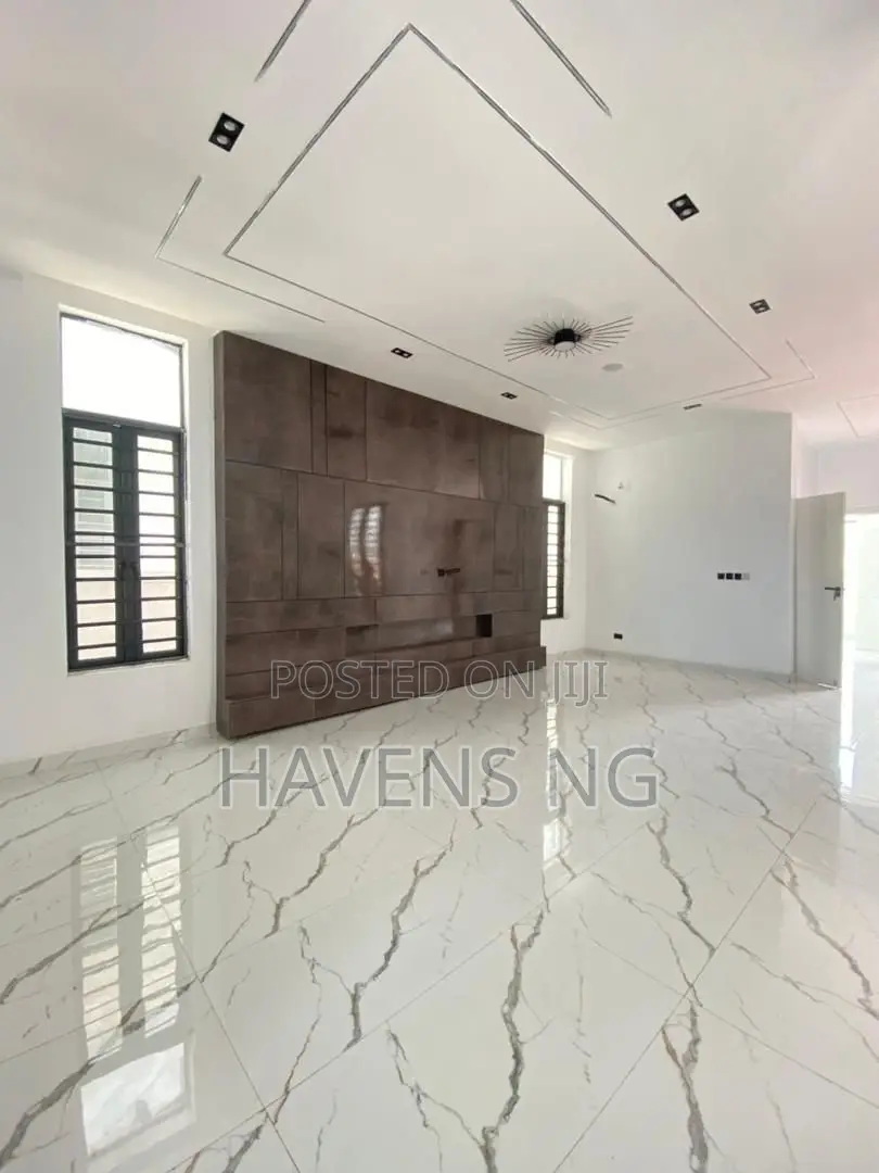 5bdrm Duplex in Ikota for sale in Ikota