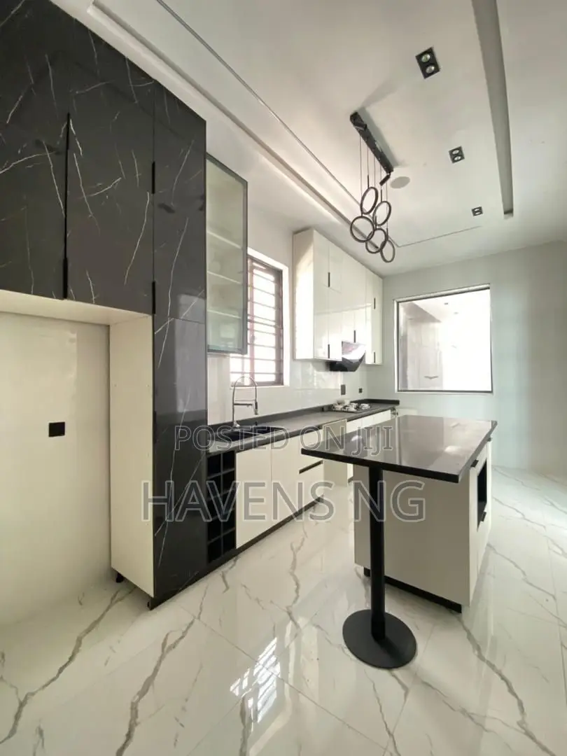 5bdrm Duplex in Ikota for sale in Ikota
