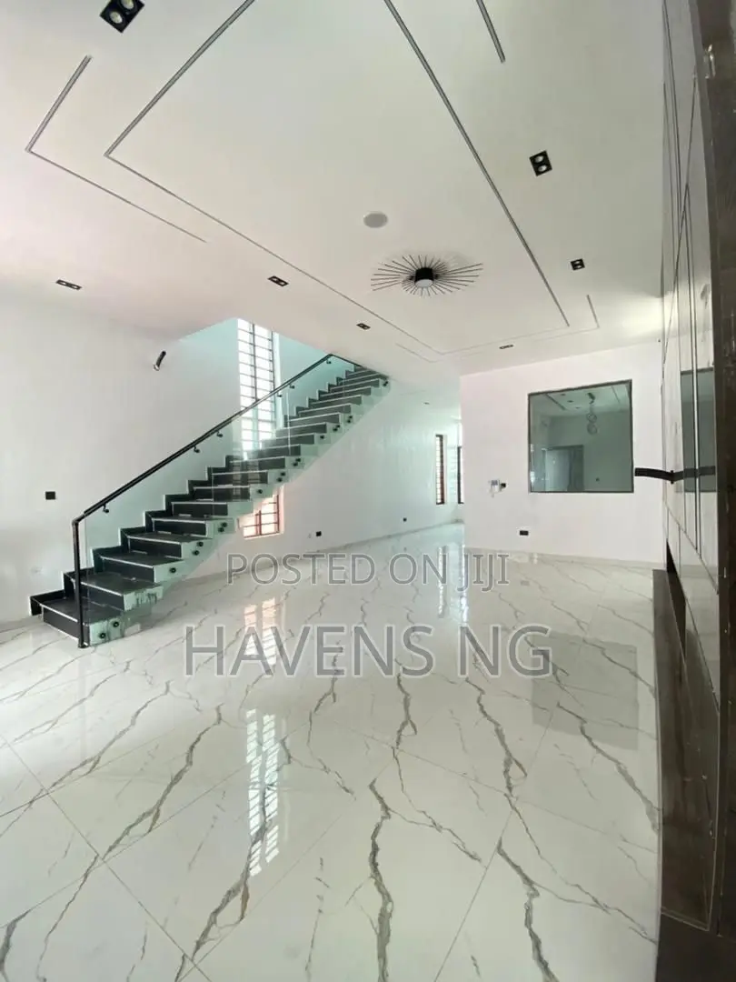 5bdrm Duplex in Ikota for sale in Ikota