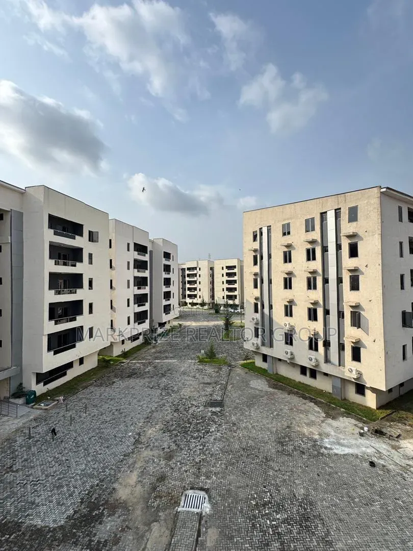2bdrm Apartment in Surulere Lagos for sale in Papa Ajao / Surulere