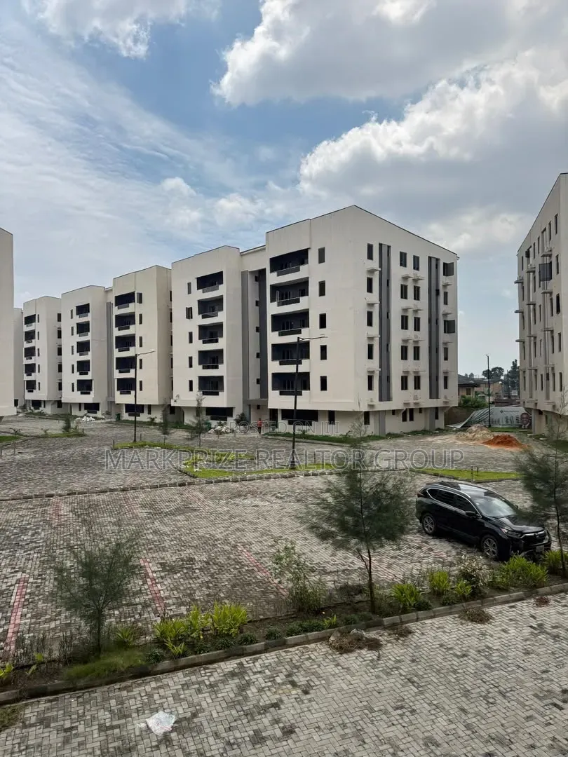 2bdrm Apartment in Surulere Lagos for sale in Papa Ajao / Surulere