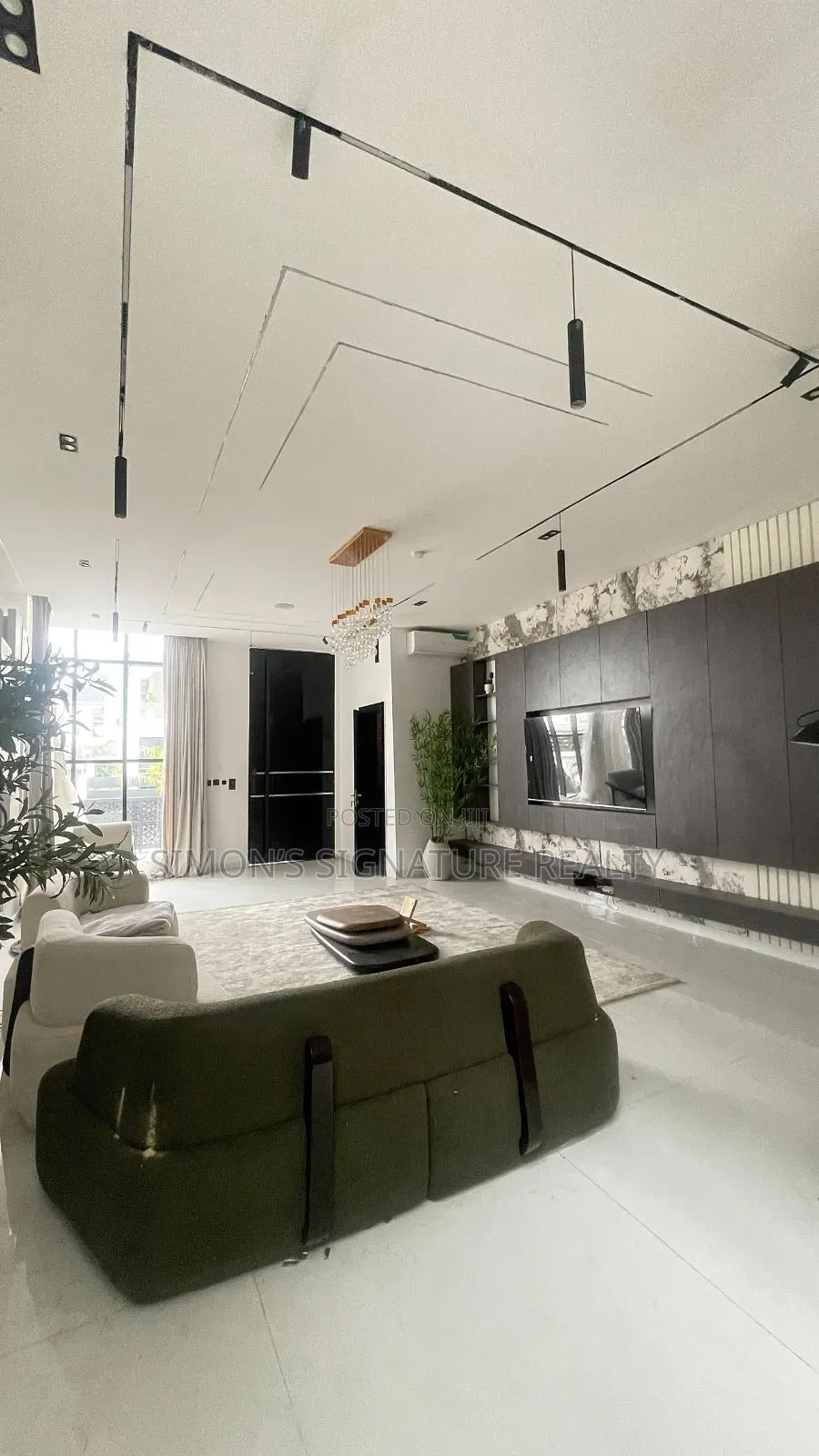 5bdrm Duplex in Chevron for sale in Chevron