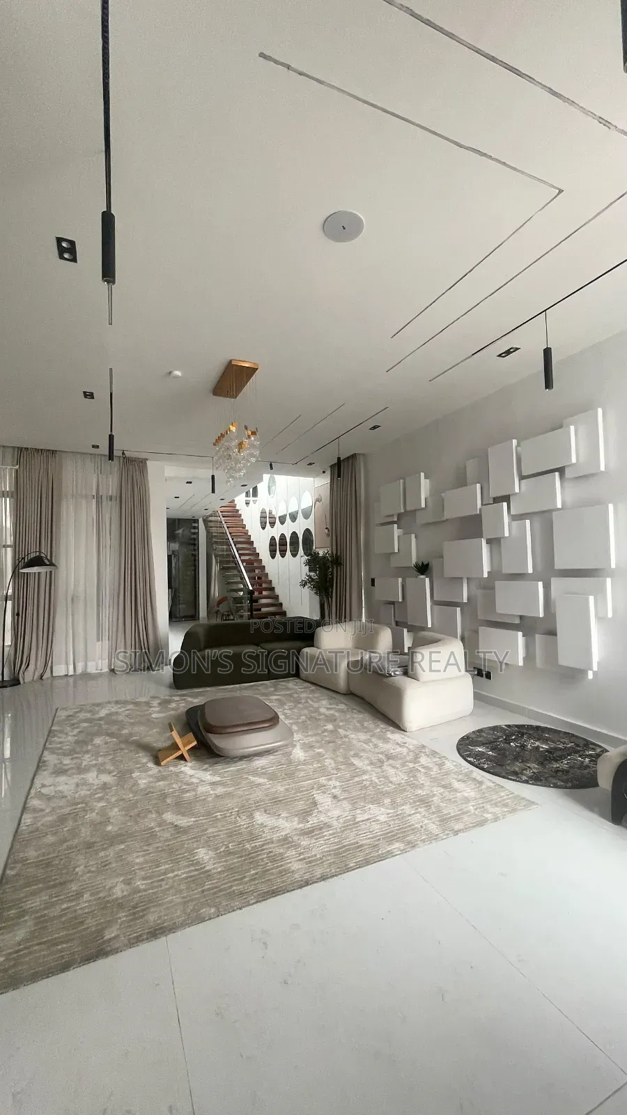 5bdrm Duplex in Chevron for sale in Chevron