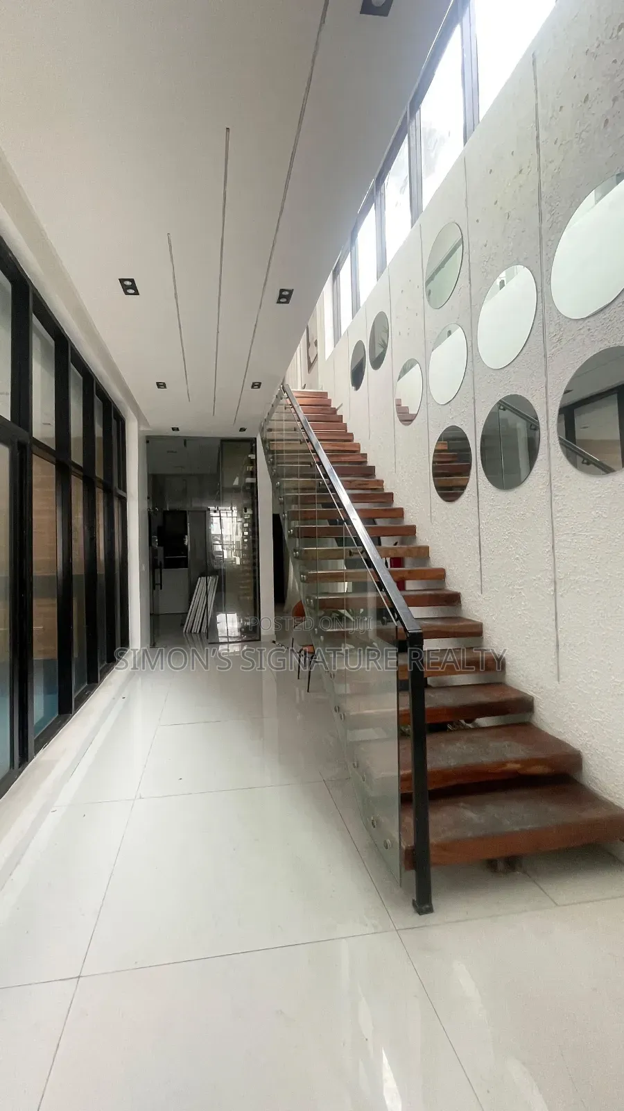 5bdrm Duplex in Chevron for sale in Chevron