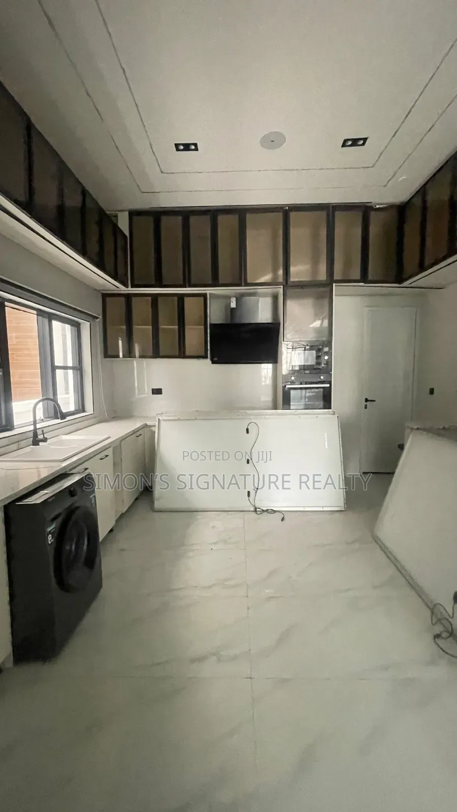 5bdrm Duplex in Chevron for sale in Chevron