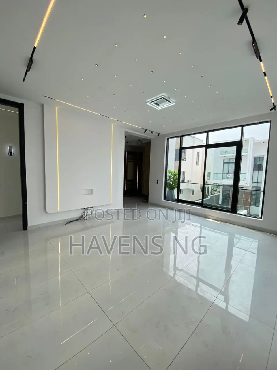 5bdrm Duplex in Chevron for sale in Chevron