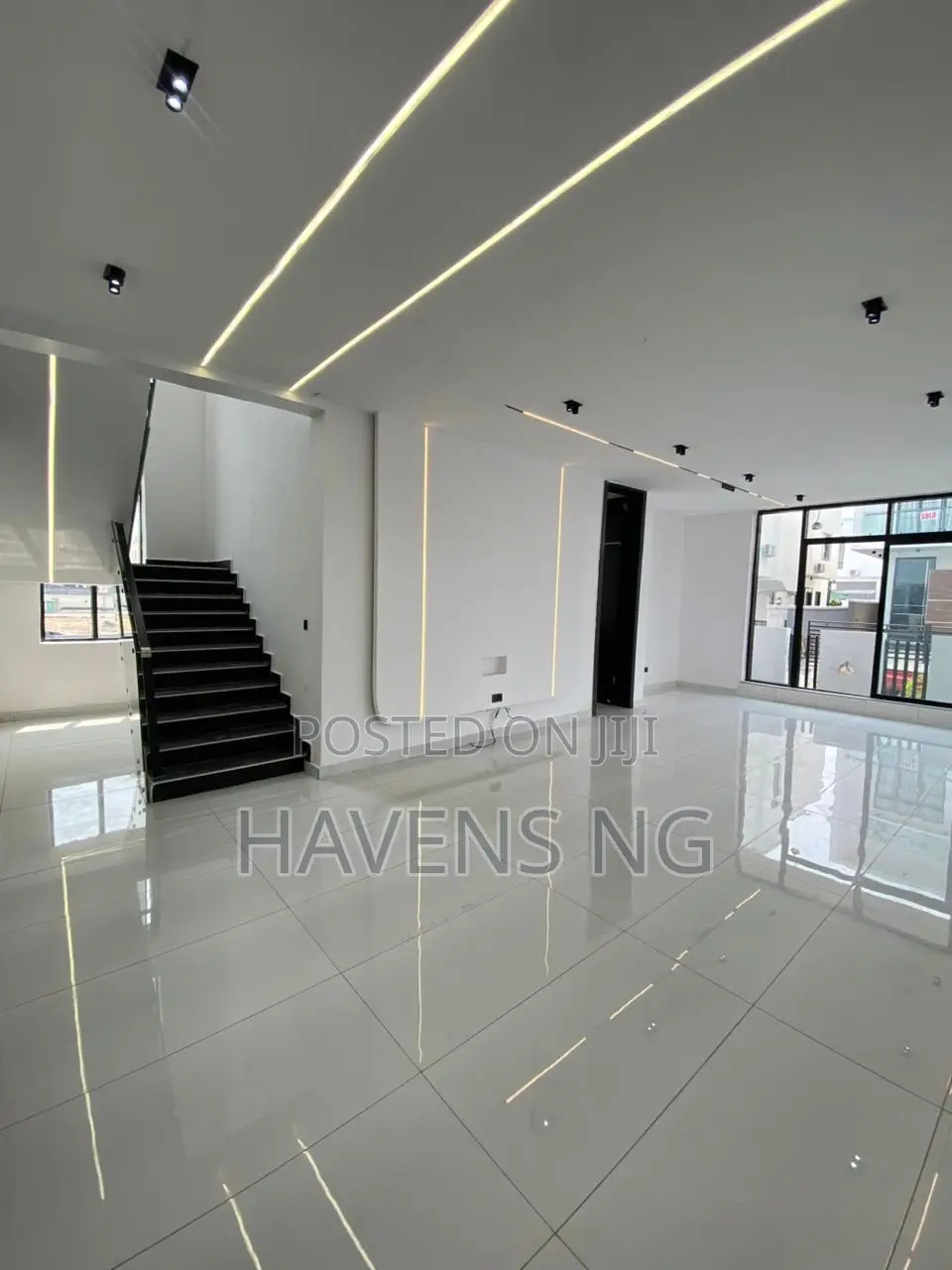 5bdrm Duplex in Chevron for sale in Chevron