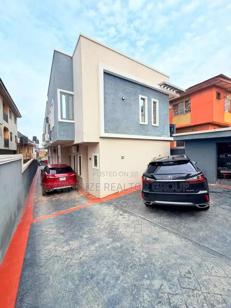 2bdrm Duplex in Magodo Olowora Lagos for sale in Magodo Isheri