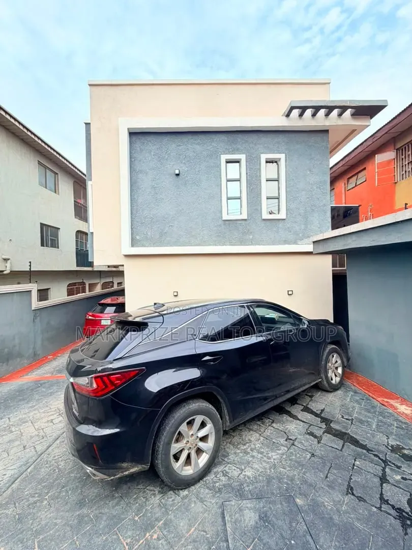 2bdrm Duplex in Magodo Olowora Lagos for sale in Magodo Isheri