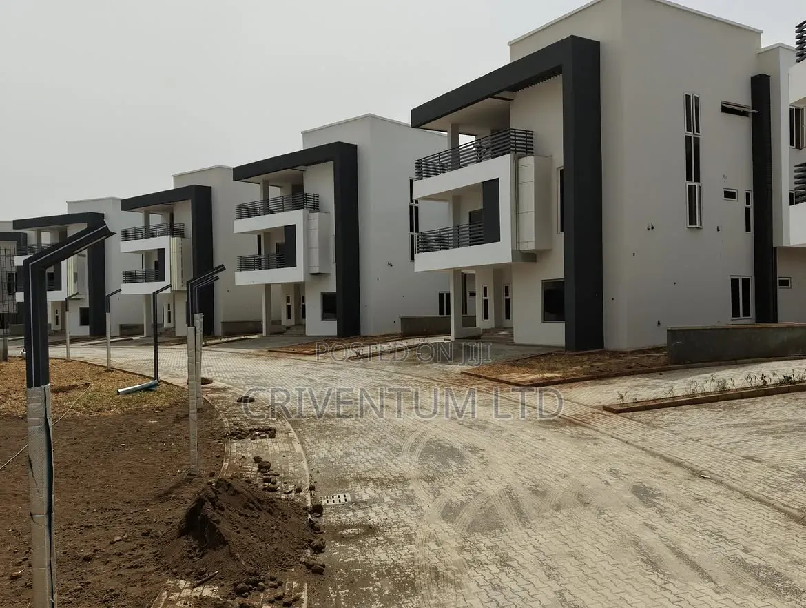 5bdrm Duplex in Kado for sale in Kado