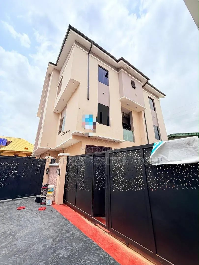4bdrm Duplex in Magodo Phase 1 Lagos for sale in GRA Phase 1
