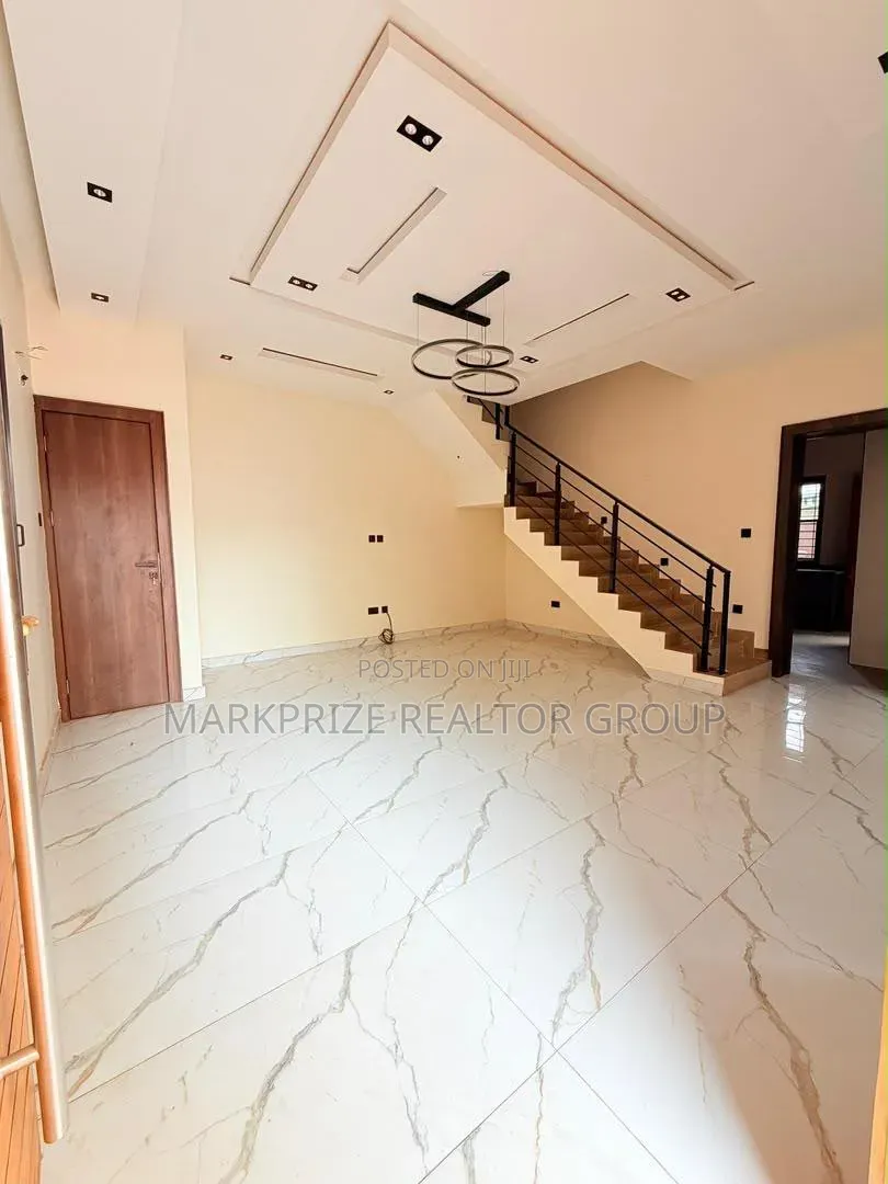 4bdrm Duplex in Magodo Phase 1 Lagos for sale in GRA Phase 1