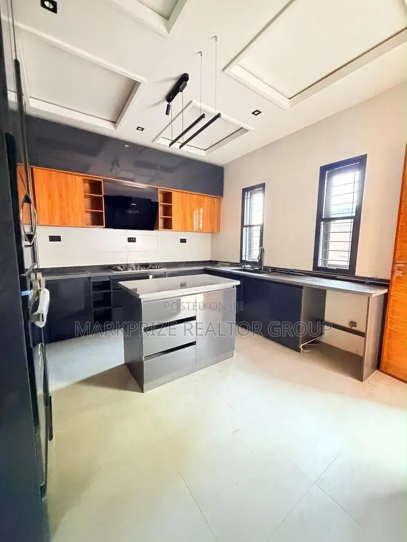 4bdrm Duplex in Magodo Phase 1 Lagos for sale in GRA Phase 1