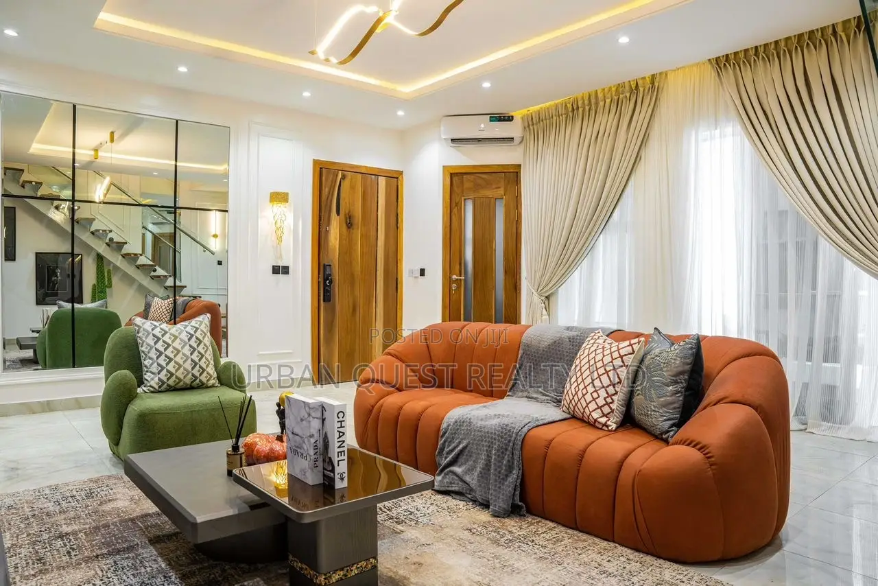 Furnished 2bdrm Apartment in Off Freedom Way, Lekki Phase 1 for sale in Lekki Phase 1