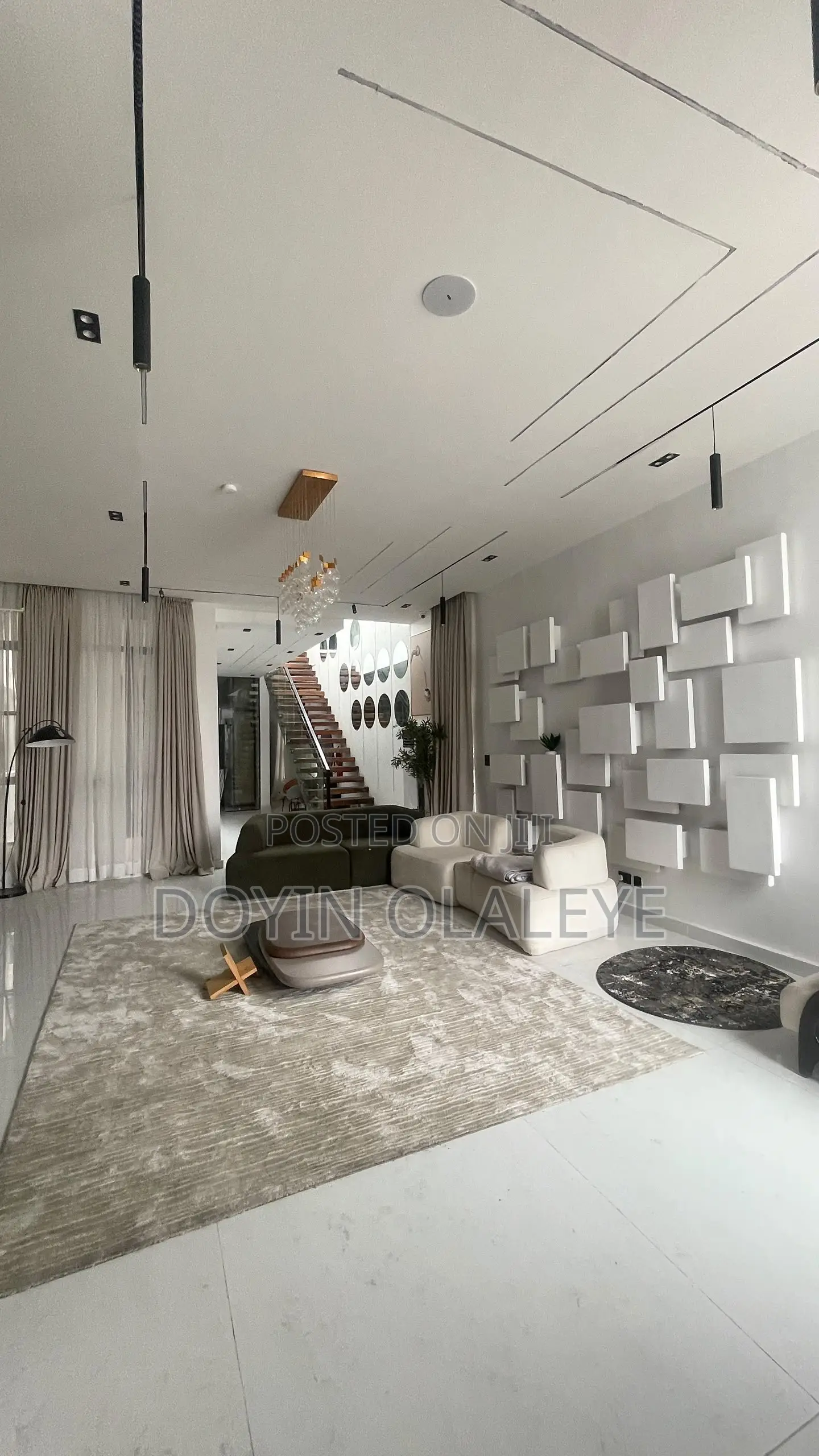 5bdrm Duplex in Chevron for sale in Chevron