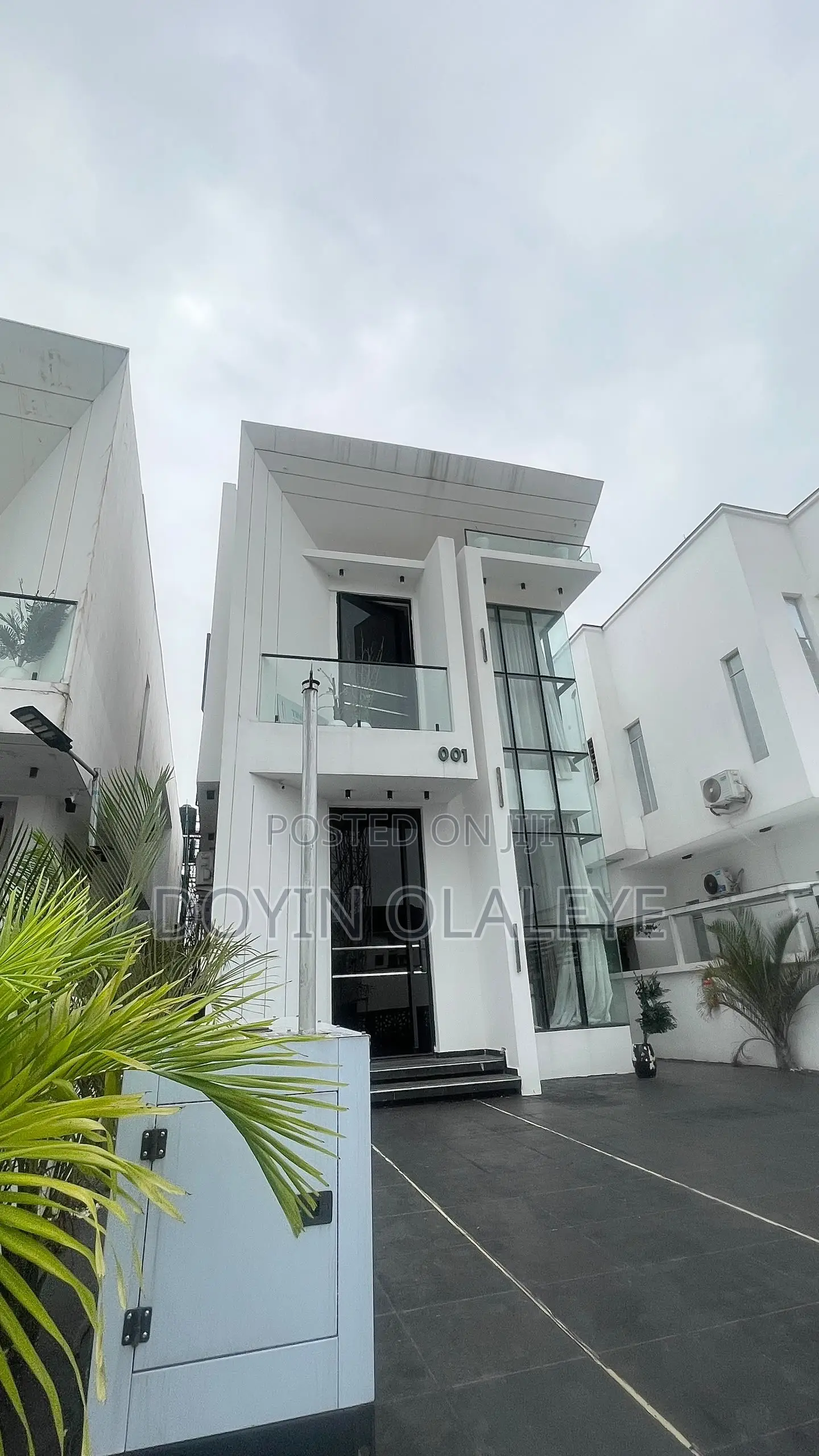 5bdrm Duplex in Chevron for sale in Chevron