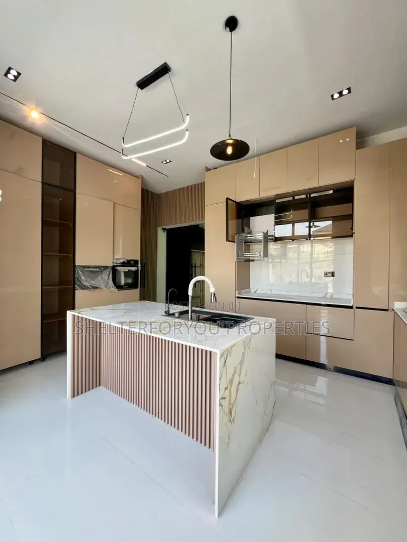 5bdrm Duplex in Lekki Expressway for sale in Lekki Expressway