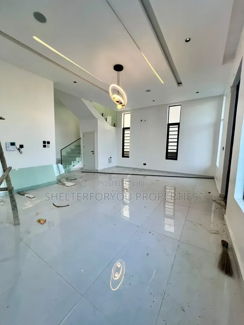 4bdrm Duplex in Lekki Expressway for sale in Lekki Expressway