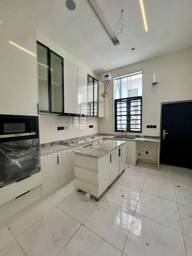 4bdrm Duplex in Lekki Expressway for sale in Lekki Expressway
