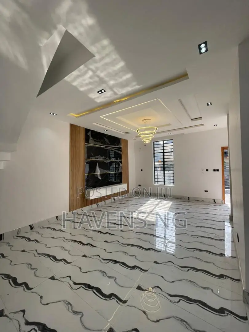 4bdrm Duplex in Ikota for sale in Ikota