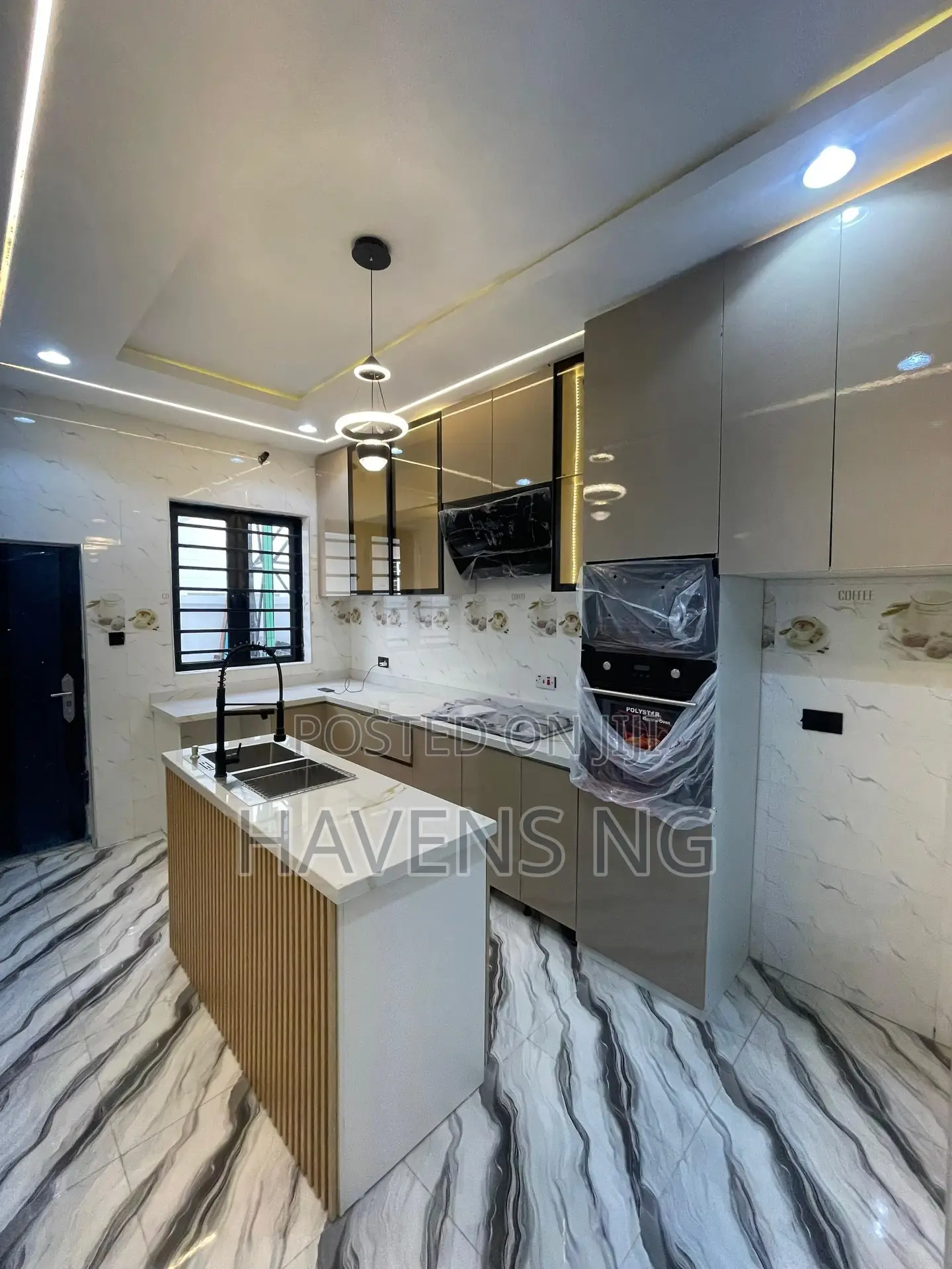4bdrm Duplex in Ikota for sale in Ikota
