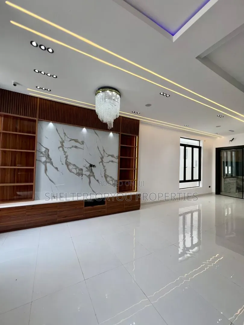 4bdrm Duplex in Lekki Expressway for sale in Lekki Expressway
