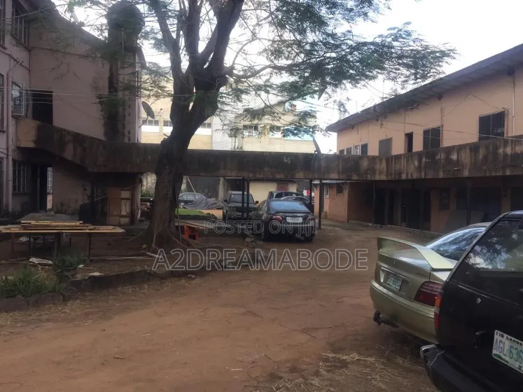 Massive Nicely Placed Commercial Property in Palmgroove