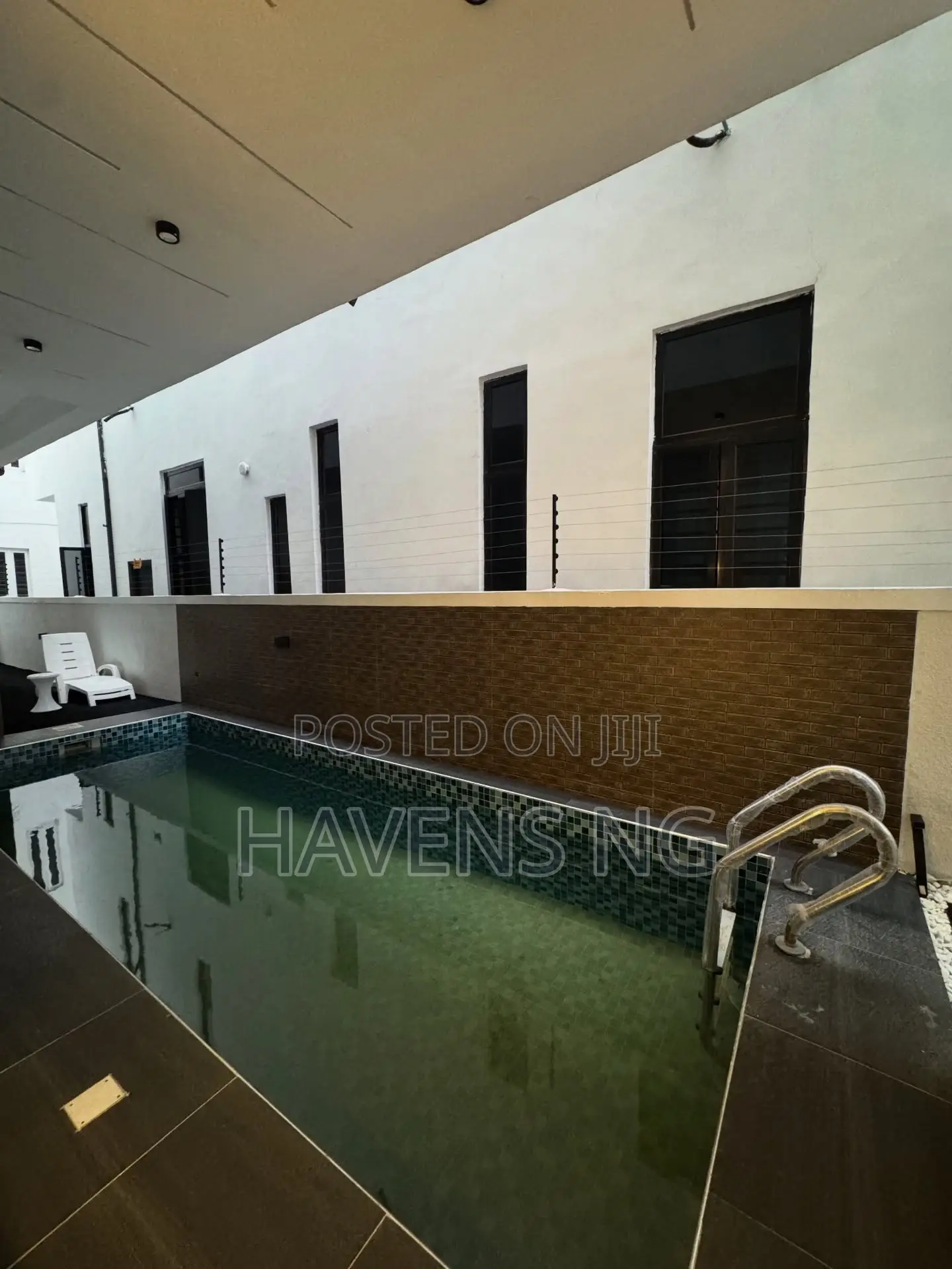 5bdrm Duplex in Chevron for sale in Chevron