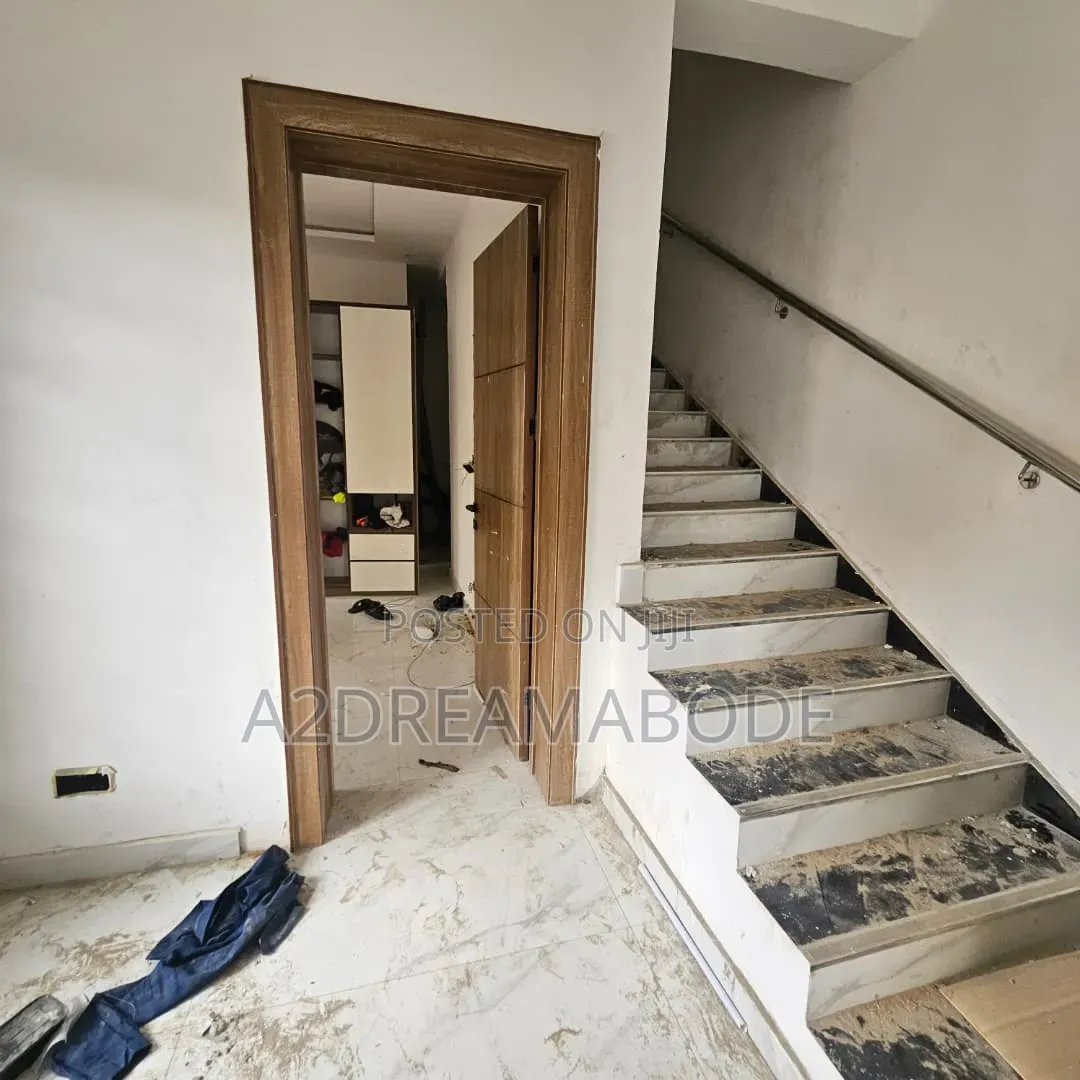 4bdrm Duplex in Ikeja, Adeniyi Jones for sale in Adeniyi Jones